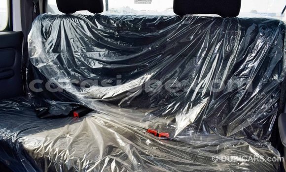 Acheter Import Voiture Nissan NP 300 Blanc à Import - Dubai, Togo Acheter Import Voiture Nissan NP 300 Blanc à Import - Dubai, Togo