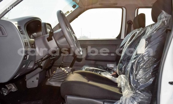 Acheter Import Voiture Nissan NP 300 Blanc à Import - Dubai, Togo Acheter Import Voiture Nissan NP 300 Blanc à Import - Dubai, Togo