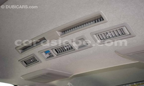 Acheter Import Voiture Toyota Hiace Blanc à Import - Dubai, Togo Acheter Import Voiture Toyota Hiace Blanc à Import - Dubai, Togo