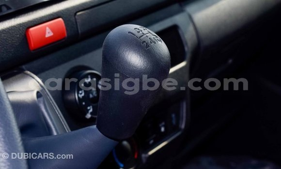 Acheter Import Voiture Toyota Hiace Blanc à Import - Dubai, Togo Acheter Import Voiture Toyota Hiace Blanc à Import - Dubai, Togo