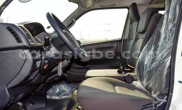 Acheter Import Voiture Toyota Hiace Blanc à Import - Dubai, Togo Acheter Import Voiture Toyota Hiace Blanc à Import - Dubai, Togo