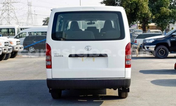 Acheter Import Voiture Toyota Hiace Blanc à Import - Dubai, Togo Acheter Import Voiture Toyota Hiace Blanc à Import - Dubai, Togo