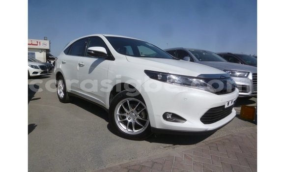 Acheter Import Voiture Toyota Harrier Blanc à Import - Dubai, Togo