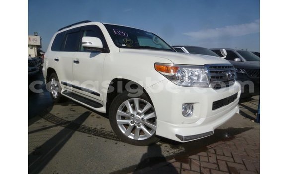 Acheter Import Voiture Toyota Land Cruiser Blanc à Import - Dubai, Togo Acheter Import Voiture Toyota Land Cruiser Blanc à Import - Dubai, Togo