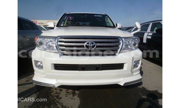Acheter Import Voiture Toyota Land Cruiser Blanc à Import - Dubai, Togo Acheter Import Voiture Toyota Land Cruiser Blanc à Import - Dubai, Togo