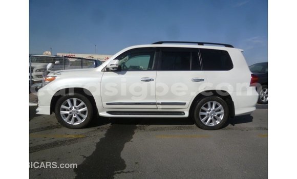Acheter Import Voiture Toyota Land Cruiser Blanc à Import - Dubai, Togo Acheter Import Voiture Toyota Land Cruiser Blanc à Import - Dubai, Togo