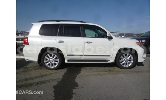 Acheter Import Voiture Toyota Land Cruiser Blanc à Import - Dubai, Togo Acheter Import Voiture Toyota Land Cruiser Blanc à Import - Dubai, Togo