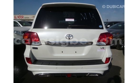 Acheter Import Voiture Toyota Land Cruiser Blanc à Import - Dubai, Togo Acheter Import Voiture Toyota Land Cruiser Blanc à Import - Dubai, Togo