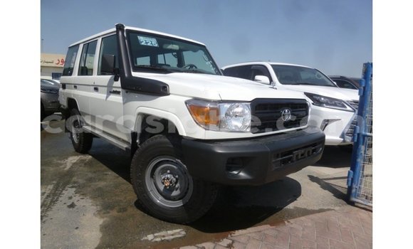 Acheter Import Voiture Toyota Land Cruiser Blanc à Import - Dubai, Togo Acheter Import Voiture Toyota Land Cruiser Blanc à Import - Dubai, Togo