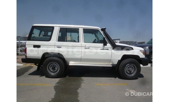 Acheter Import Voiture Toyota Land Cruiser Blanc à Import - Dubai, Togo Acheter Import Voiture Toyota Land Cruiser Blanc à Import - Dubai, Togo