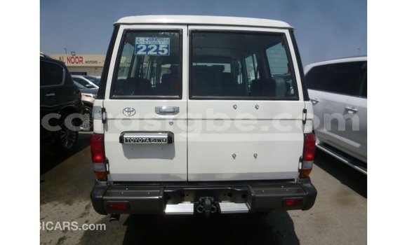 Acheter Import Voiture Toyota Land Cruiser Blanc à Import - Dubai, Togo Acheter Import Voiture Toyota Land Cruiser Blanc à Import - Dubai, Togo