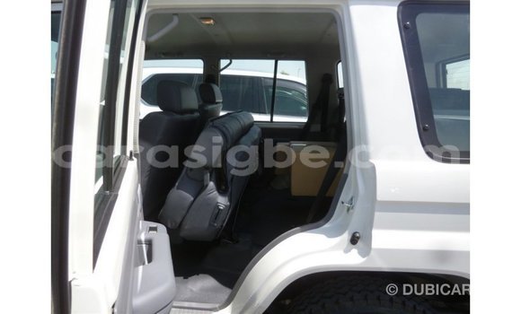 Acheter Import Voiture Toyota Land Cruiser Blanc à Import - Dubai, Togo Acheter Import Voiture Toyota Land Cruiser Blanc à Import - Dubai, Togo