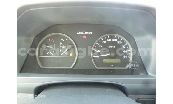 Acheter Import Voiture Toyota Land Cruiser Blanc à Import - Dubai, Togo Acheter Import Voiture Toyota Land Cruiser Blanc à Import - Dubai, Togo