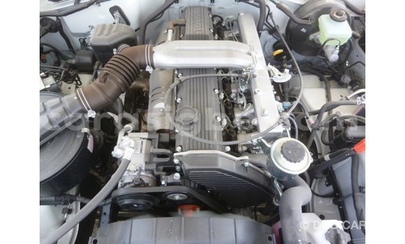 Acheter Import Voiture Toyota Land Cruiser Blanc à Import - Dubai, Togo Acheter Import Voiture Toyota Land Cruiser Blanc à Import - Dubai, Togo