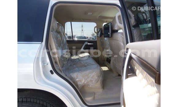 Buy Import Toyota Land Cruiser White Car in Import - Dubai in Togo Buy Import Toyota Land Cruiser White Car in Import - Dubai in Togo
