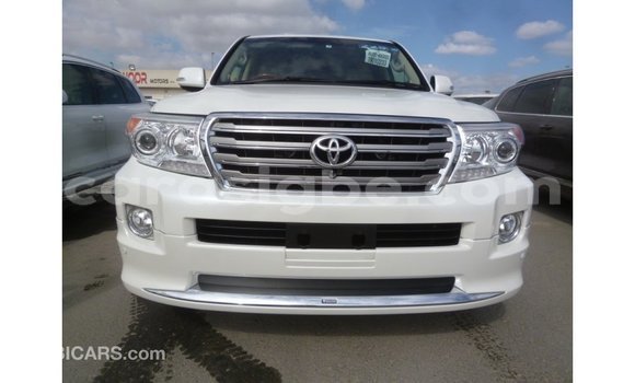 Acheter Import Voiture Toyota Land Cruiser Blanc à Import - Dubai, Togo Acheter Import Voiture Toyota Land Cruiser Blanc à Import - Dubai, Togo