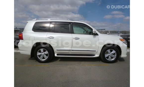 Acheter Import Voiture Toyota Land Cruiser Blanc à Import - Dubai, Togo Acheter Import Voiture Toyota Land Cruiser Blanc à Import - Dubai, Togo