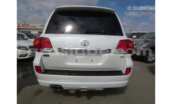 Acheter Import Voiture Toyota Land Cruiser Blanc à Import - Dubai, Togo Acheter Import Voiture Toyota Land Cruiser Blanc à Import - Dubai, Togo