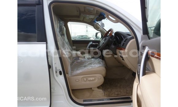 Acheter Import Voiture Toyota Land Cruiser Blanc à Import - Dubai, Togo Acheter Import Voiture Toyota Land Cruiser Blanc à Import - Dubai, Togo