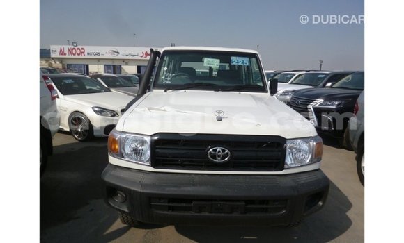 Acheter Import Voiture Toyota Land Cruiser Blanc à Import - Dubai, Togo Acheter Import Voiture Toyota Land Cruiser Blanc à Import - Dubai, Togo