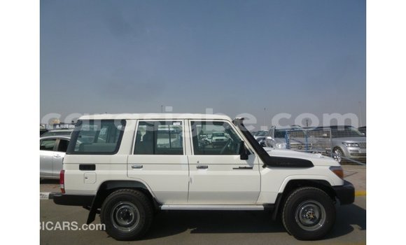 Acheter Import Voiture Toyota Land Cruiser Blanc à Import - Dubai, Togo Acheter Import Voiture Toyota Land Cruiser Blanc à Import - Dubai, Togo