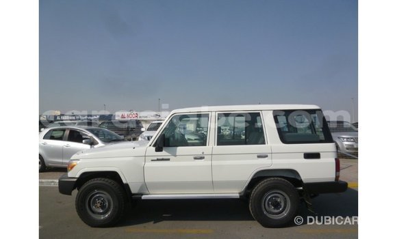 Acheter Import Voiture Toyota Land Cruiser Blanc à Import - Dubai, Togo Acheter Import Voiture Toyota Land Cruiser Blanc à Import - Dubai, Togo