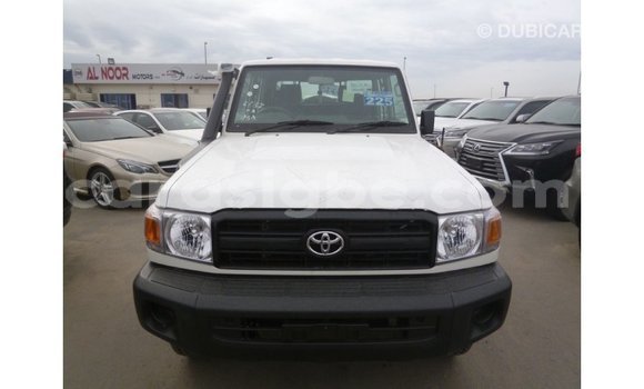 Acheter Import Voiture Toyota Land Cruiser Blanc à Import - Dubai, Togo Acheter Import Voiture Toyota Land Cruiser Blanc à Import - Dubai, Togo