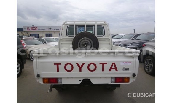 Acheter Import Voiture Toyota Land Cruiser Blanc à Import - Dubai, Togo Acheter Import Voiture Toyota Land Cruiser Blanc à Import - Dubai, Togo