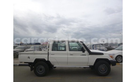 Acheter Import Voiture Toyota Land Cruiser Blanc à Import - Dubai, Togo Acheter Import Voiture Toyota Land Cruiser Blanc à Import - Dubai, Togo