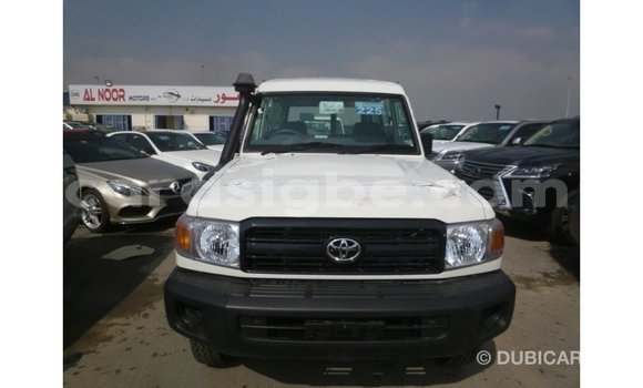 Acheter Import Voiture Toyota Land Cruiser Blanc à Import - Dubai, Togo Acheter Import Voiture Toyota Land Cruiser Blanc à Import - Dubai, Togo
