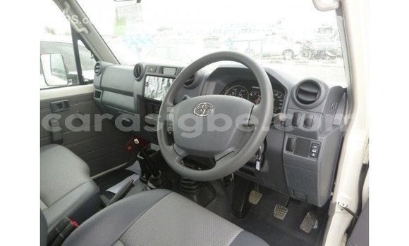 Buy Import Toyota Land Cruiser White Car in Import - Dubai in Togo Buy Import Toyota Land Cruiser White Car in Import - Dubai in Togo