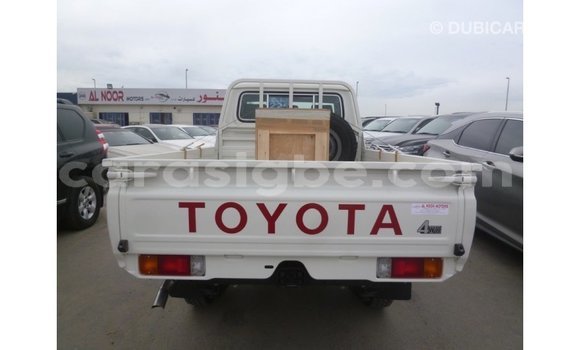Buy Import Toyota Land Cruiser White Car in Import - Dubai in Togo Buy Import Toyota Land Cruiser White Car in Import - Dubai in Togo