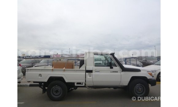 Buy Import Toyota Land Cruiser White Car in Import - Dubai in Togo Buy Import Toyota Land Cruiser White Car in Import - Dubai in Togo