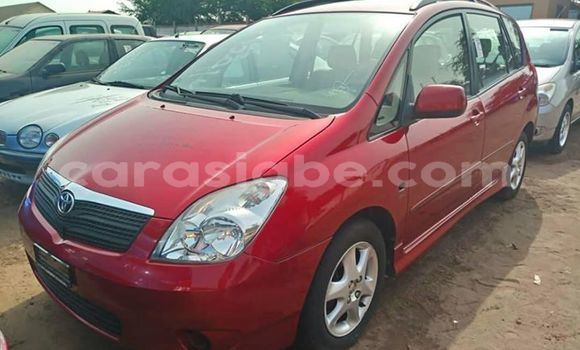 Acheter Occasion Voiture Toyota Corolla Verso Rouge à Lomé, Togo Acheter Occasion Voiture Toyota Corolla Verso Rouge à Lomé, Togo