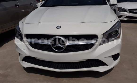 Buy Used Mercedes‒Benz CLA-klasse White Car in Lome in Togo