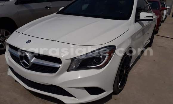 Acheter Occasion Voiture Mercedes‒Benz CLA-klasse Blanc à Lomé, Togo Acheter Occasion Voiture Mercedes‒Benz CLA-klasse Blanc à Lomé, Togo