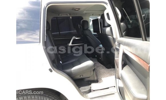 Buy Import Toyota Land Cruiser White Car in Import - Dubai in Togo Buy Import Toyota Land Cruiser White Car in Import - Dubai in Togo