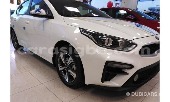 Acheter Import Voiture Kia Cerato Blanc à Import - Dubai, Togo Acheter Import Voiture Kia Cerato Blanc à Import - Dubai, Togo