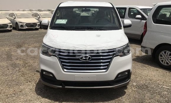 Acheter Import Utilitaire Hyundai Chorus Blanc à Import - Dubai, Togo