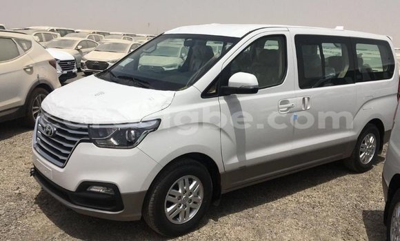 Acheter Import Utilitaire Hyundai Chorus Blanc à Import - Dubai, Togo Acheter Import Utilitaire Hyundai Chorus Blanc à Import - Dubai, Togo