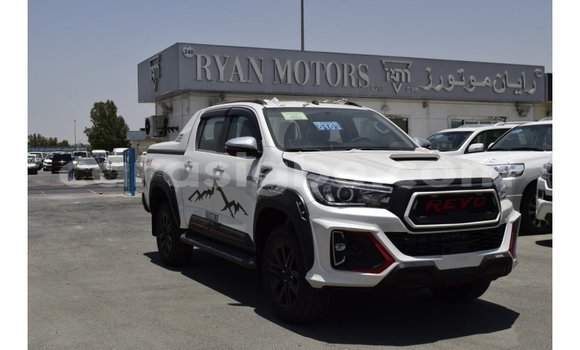 Buy Import Toyota Hilux White Car in Import - Dubai in Togo