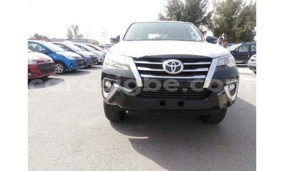 Acheter Import Voiture Toyota Fortuner Noir à Import - Dubai, Togo Acheter Import Voiture Toyota Fortuner Noir à Import - Dubai, Togo