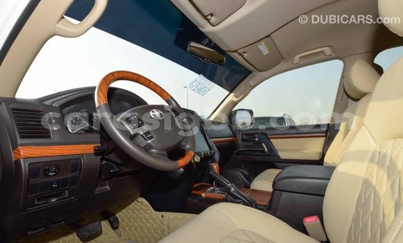 Acheter Import Voiture Toyota Land Cruiser Blanc à Import - Dubai, Togo Acheter Import Voiture Toyota Land Cruiser Blanc à Import - Dubai, Togo