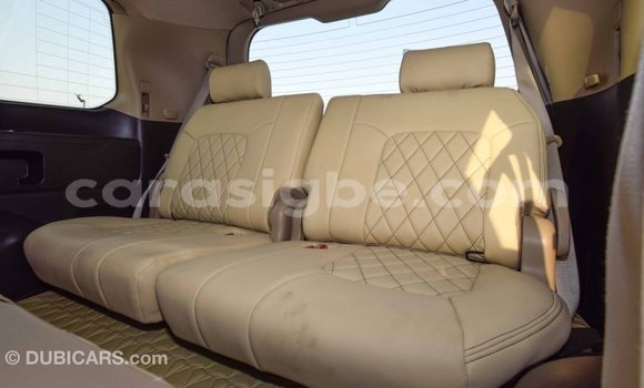 Acheter Import Voiture Toyota Land Cruiser Blanc à Import - Dubai, Togo Acheter Import Voiture Toyota Land Cruiser Blanc à Import - Dubai, Togo