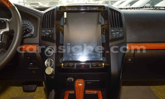 Acheter Import Voiture Toyota Land Cruiser Blanc à Import - Dubai, Togo Acheter Import Voiture Toyota Land Cruiser Blanc à Import - Dubai, Togo