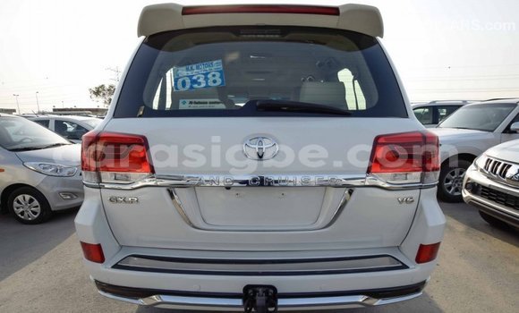Acheter Import Voiture Toyota Land Cruiser Blanc à Import - Dubai, Togo Acheter Import Voiture Toyota Land Cruiser Blanc à Import - Dubai, Togo