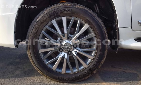 Acheter Import Voiture Toyota Land Cruiser Blanc à Import - Dubai, Togo Acheter Import Voiture Toyota Land Cruiser Blanc à Import - Dubai, Togo