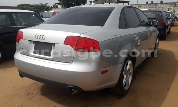 Acheter Occasion Voiture Audi A4 Gris à Lomé, Togo Acheter Occasion Voiture Audi A4 Gris à Lomé, Togo