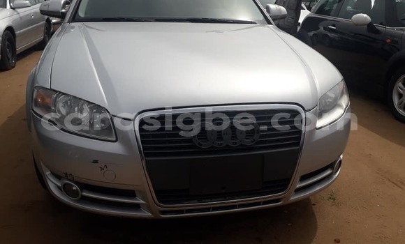 Acheter Occasion Voiture Audi A4 Gris à Lomé, Togo Acheter Occasion Voiture Audi A4 Gris à Lomé, Togo