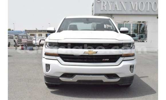 Acheter Import Voiture Chevrolet Silverado Blanc à Import - Dubai, Togo